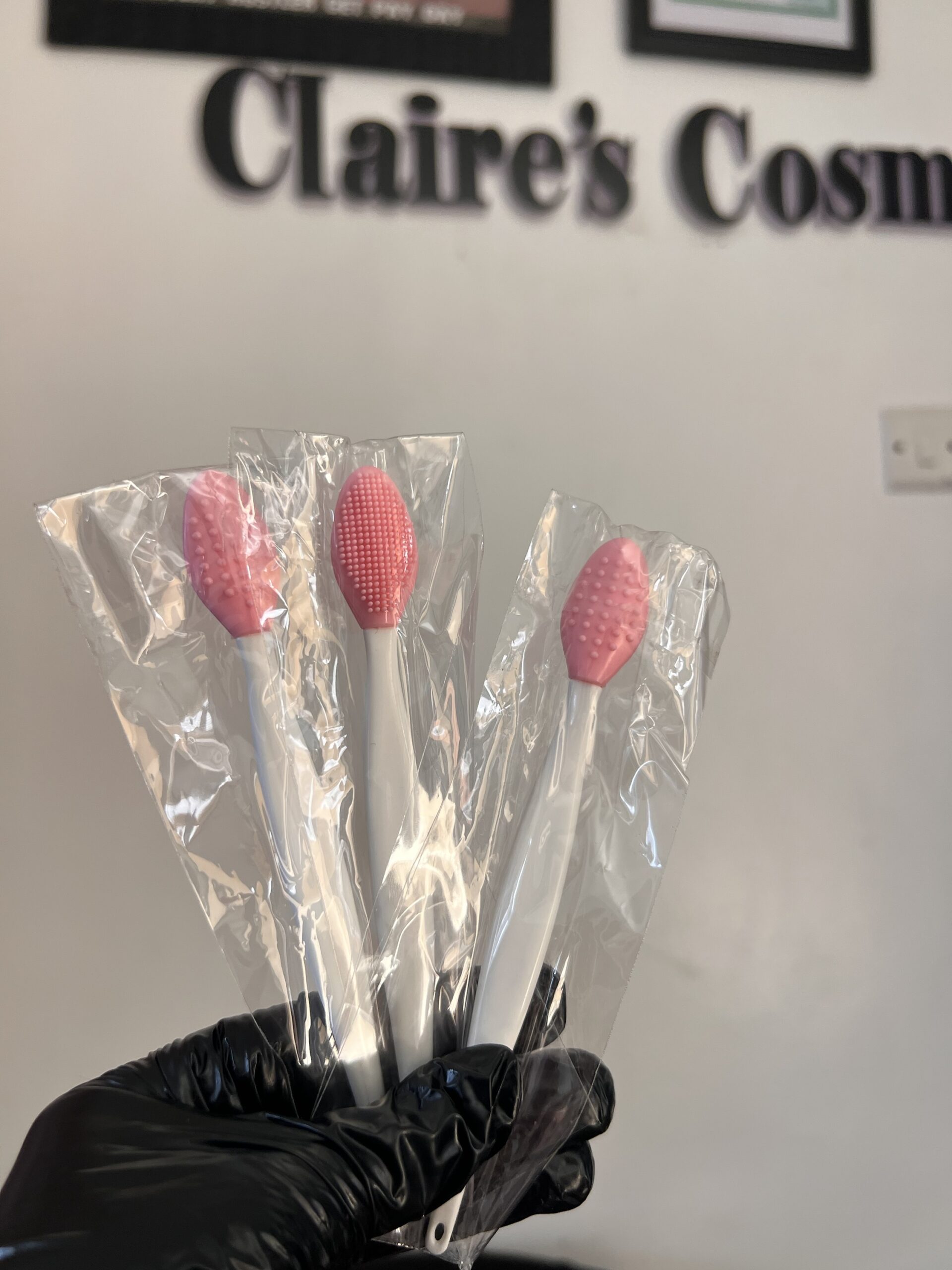 Lip brush